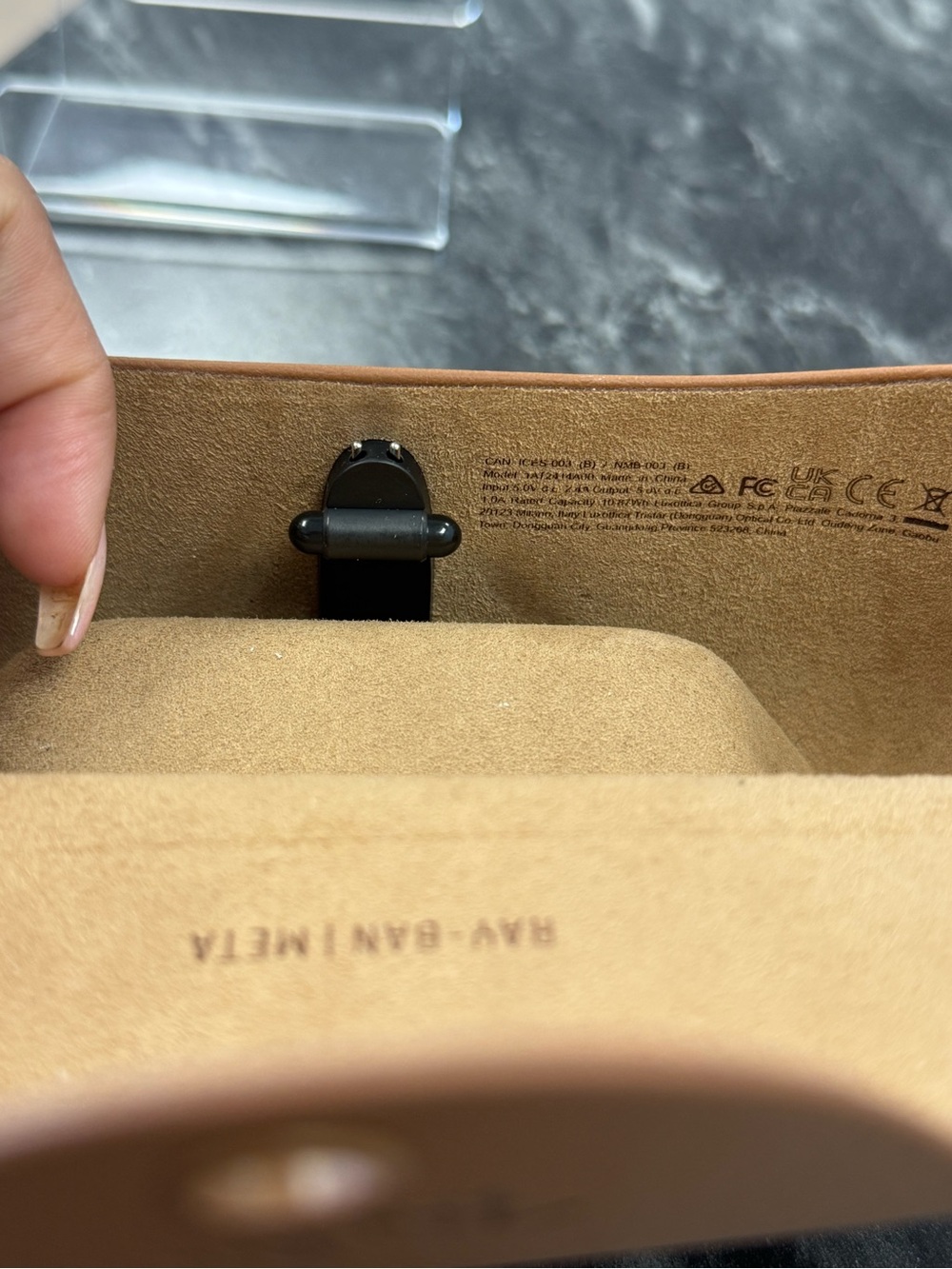 Ray-Ban Meta Charging Case -Brown Sunglasses - Picture 6 of 8